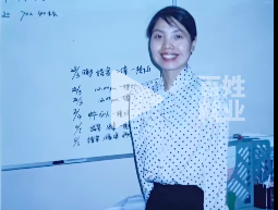 女子初中辍学后，从服务员一路“逆袭”当大学老师