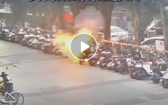 佛山一电动车突然“爆燃”，监控视频↘