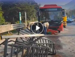 事发广州！大货车追尾公交车，有乘客受伤送医！