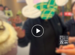 男子强闯女澡堂打老婆，8名女性正在洗澡！