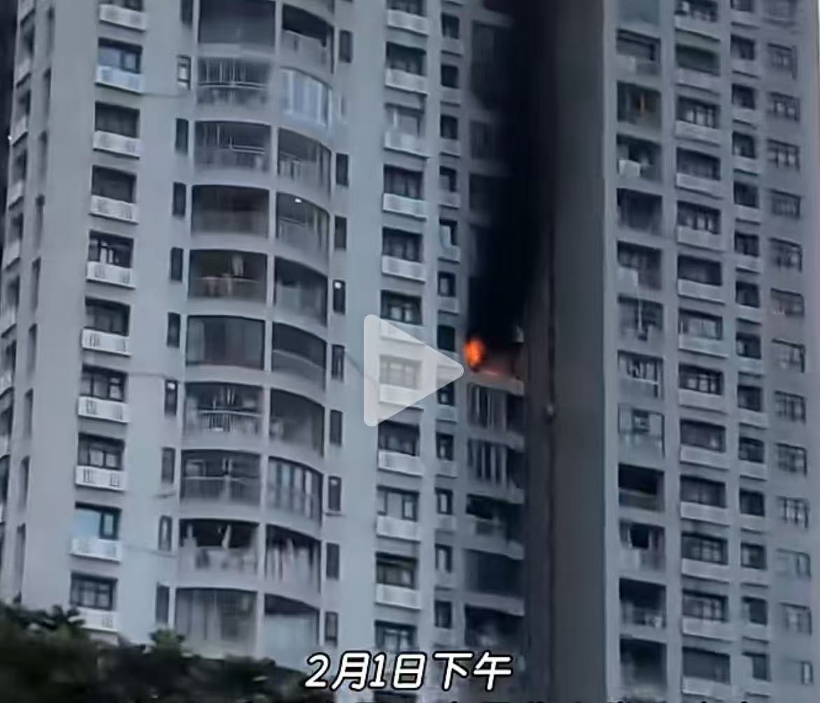 突发！广州一高层住宅突然起火，浓烟上窜！